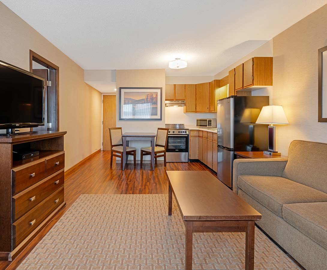  Queen Suite with Kitchen