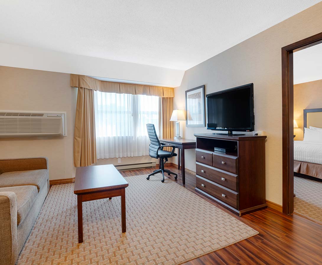  Queen Suite with Kitchen