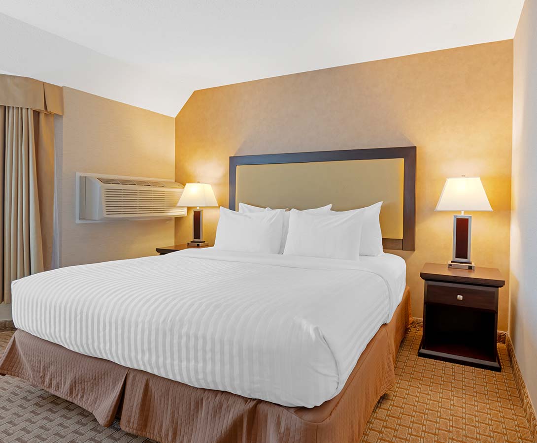  Queen Suite with Kitchen